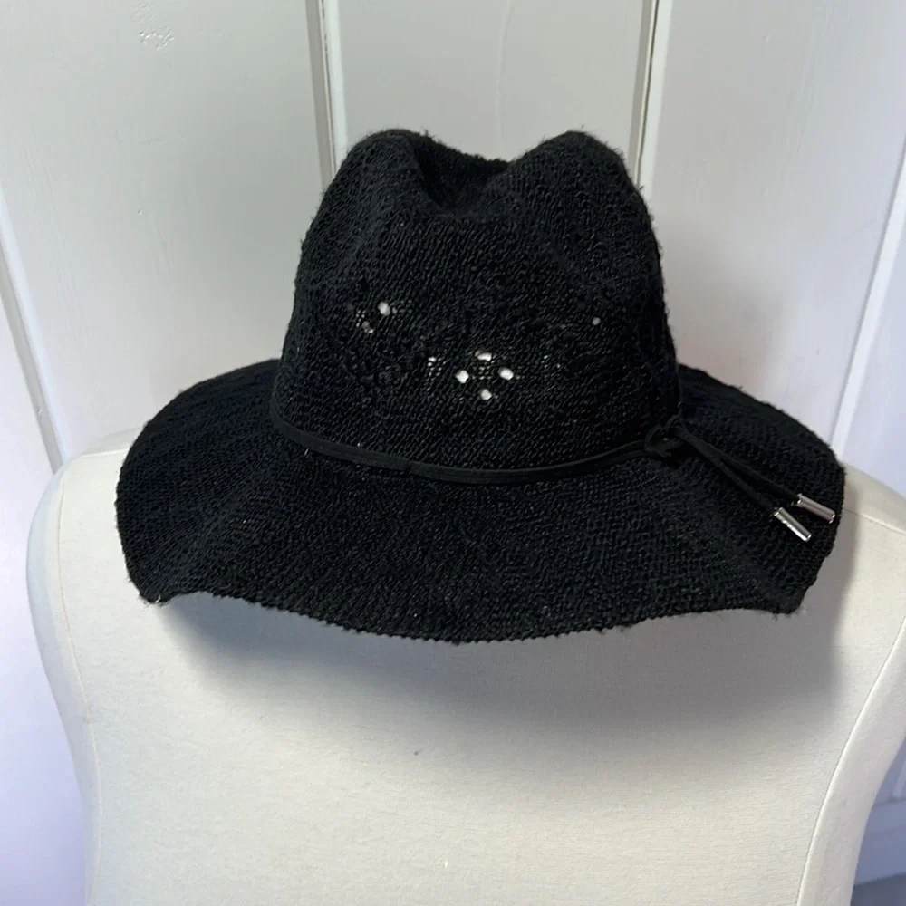 Vince Camuto Black Wide Brim Adjustable‎ One Size Lightweight Airy Cloth Hat